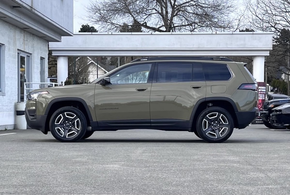 2026 Jeep Cherokee Laredo green side view