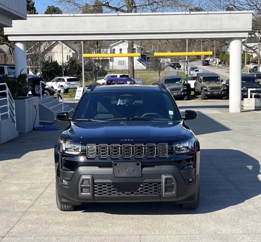 2026 Jeep Cherokee Laredo black front view