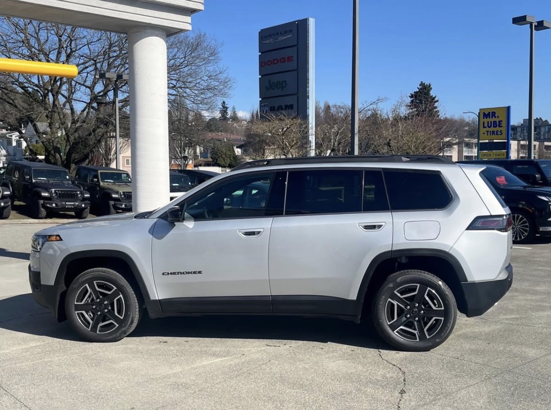 2026 Jeep Cherokee Limited silver side view