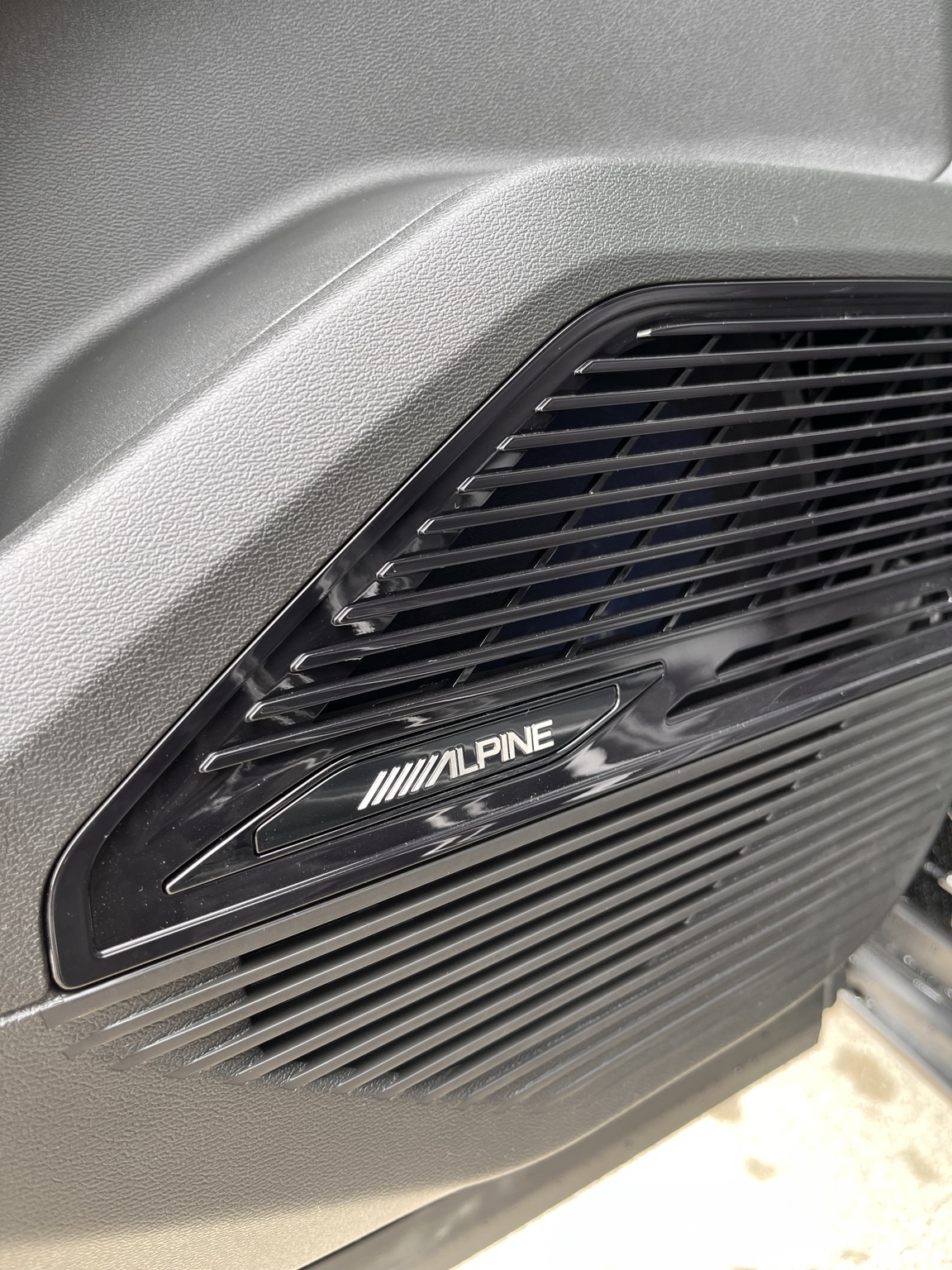 2026 Jeep Cherokee Overland Alpine sound system